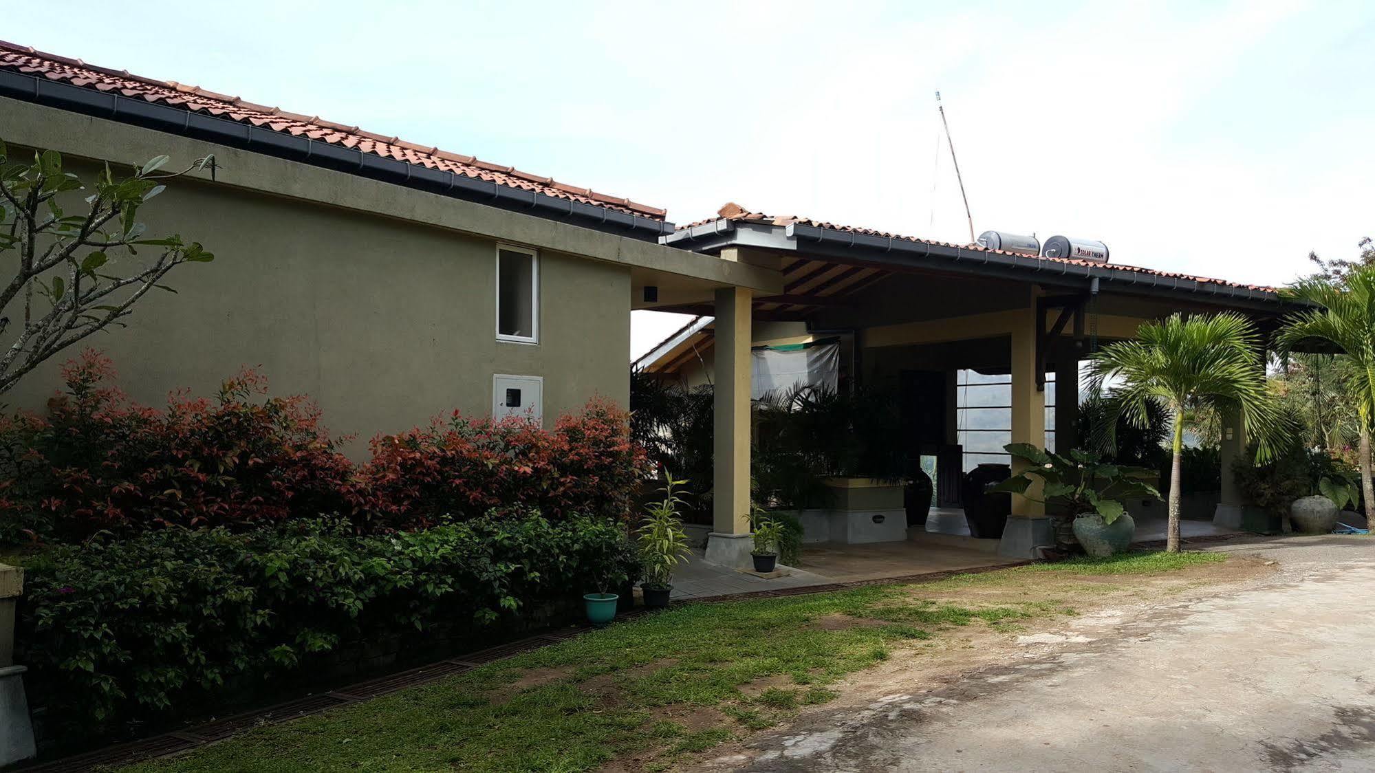 Albatross Boutique Villa Канди Екстериор снимка