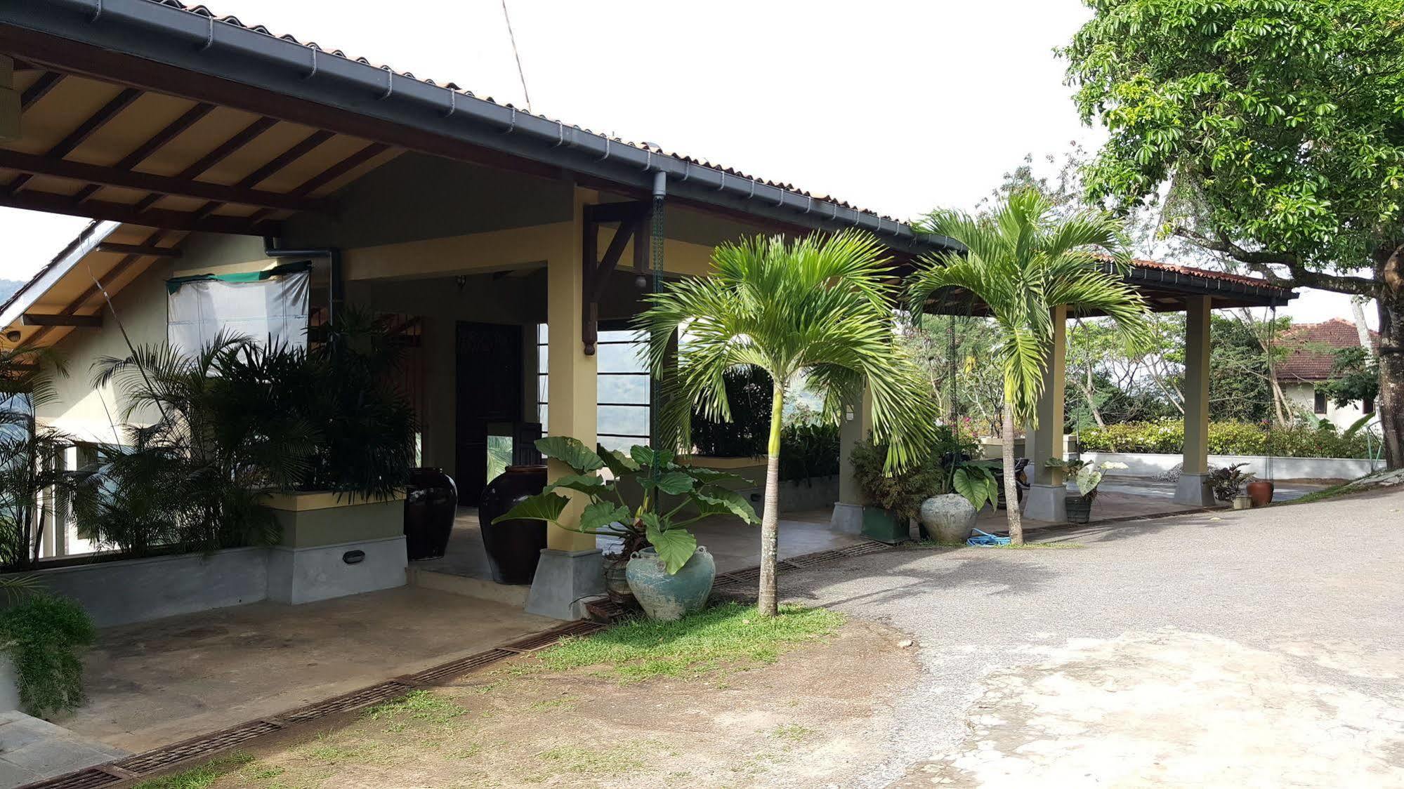 Albatross Boutique Villa Канди Екстериор снимка