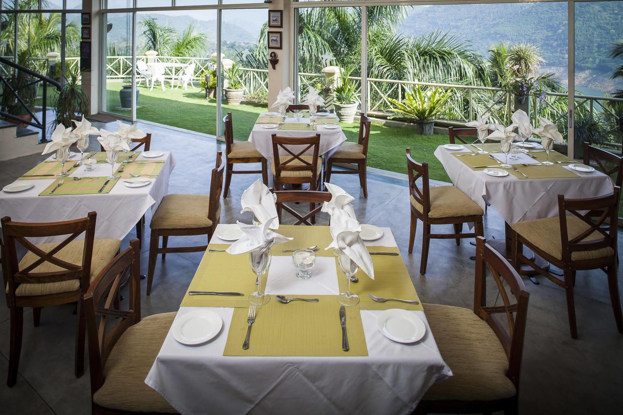 Albatross Boutique Villa Канди Екстериор снимка