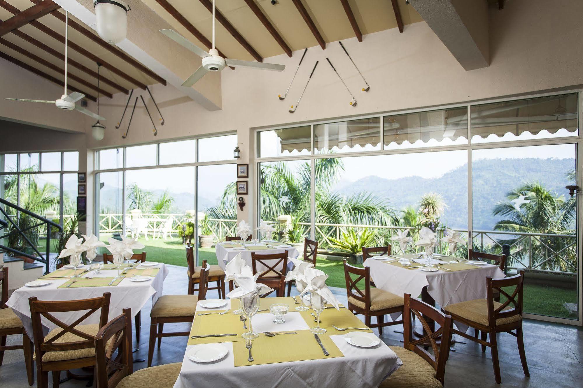 Albatross Boutique Villa Канди Екстериор снимка